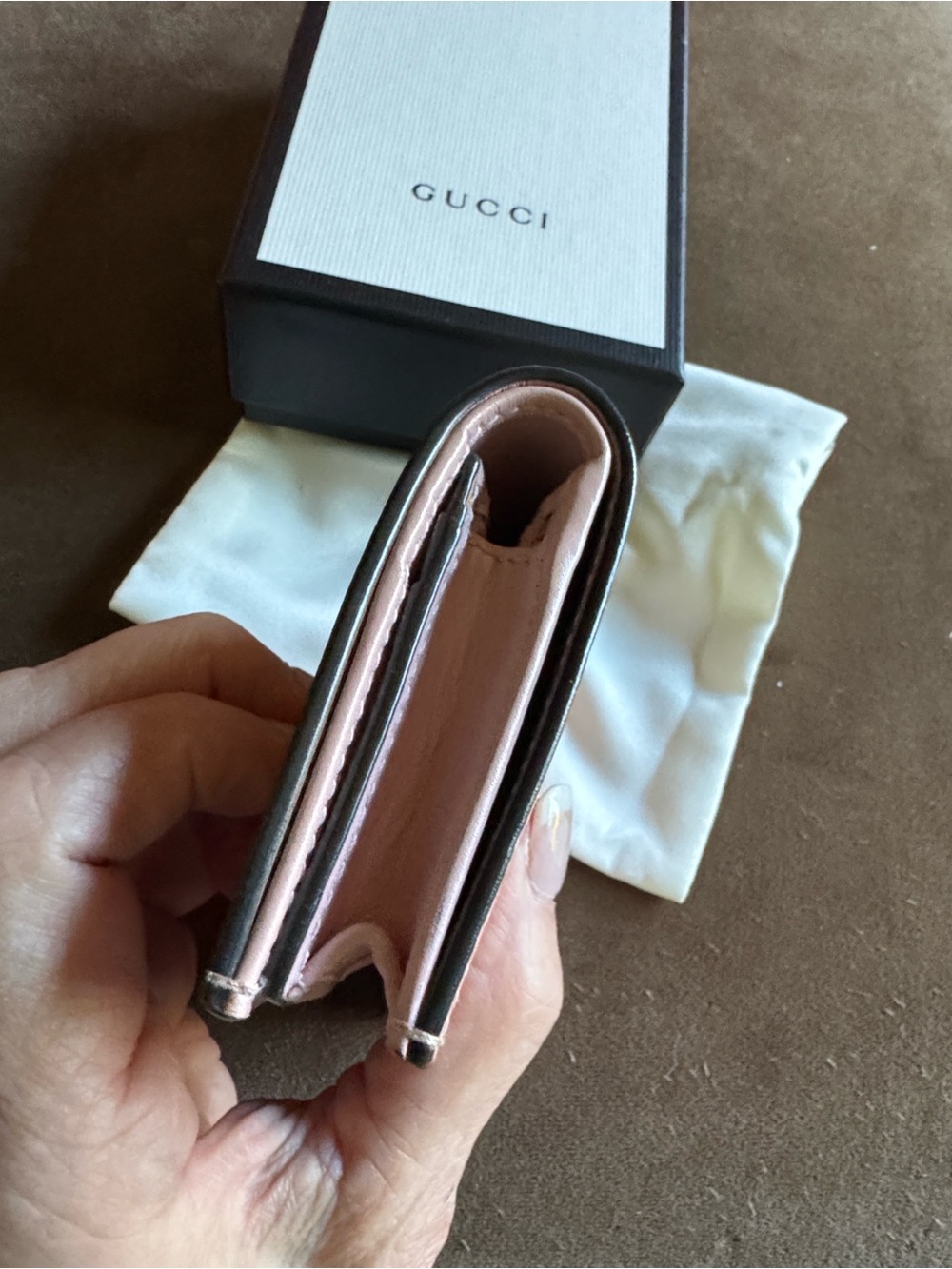 Gucci Pink Embossed GG Card Wallet with Gold Cat Head Like New - Picture 6 of 11